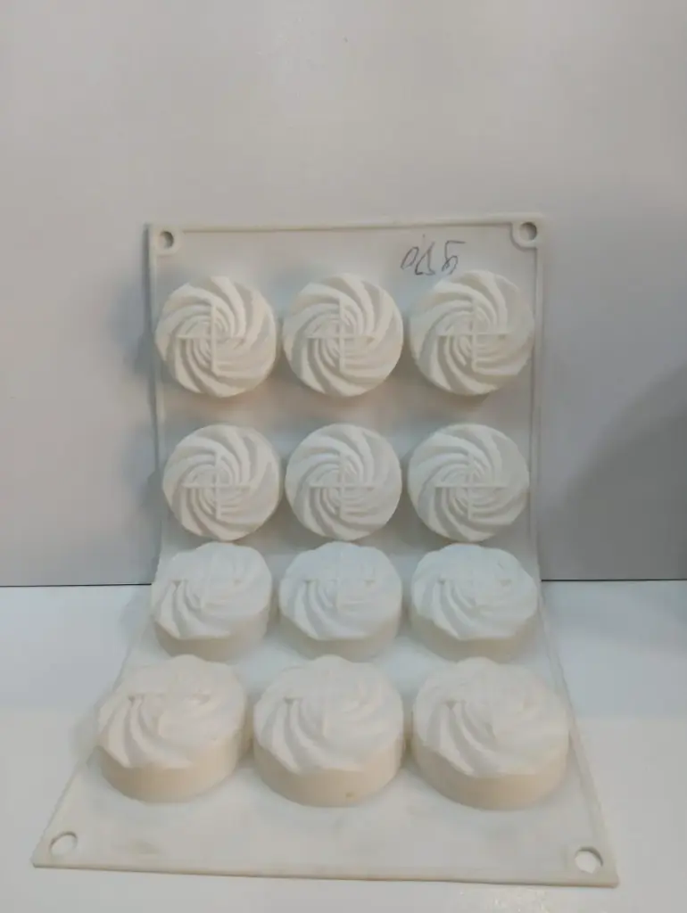 Moule silicone spirale 12pcs blanc