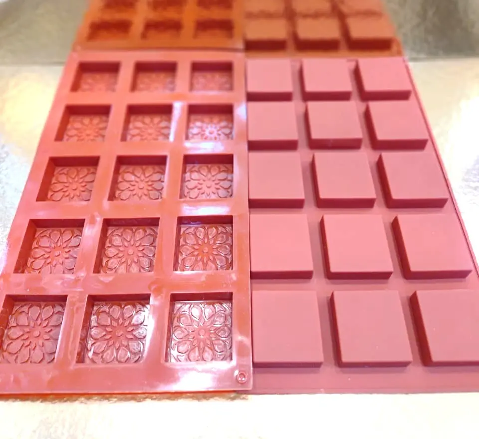 MOULE SILICONE CHOCOLAT ARABESQUE CARRE 15PCS