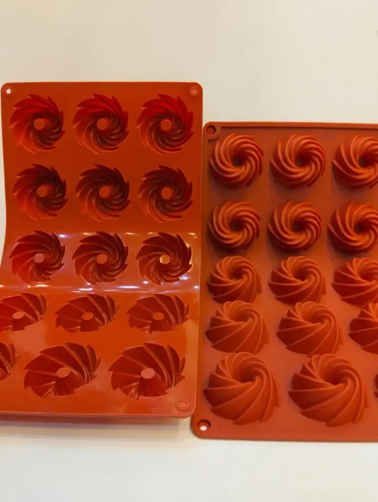 MOULE SILICONE TOURBILLON ROUGE 15PCS