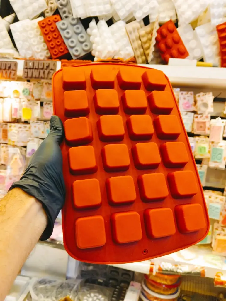 MOULE SILICONE CHOCOLAT PERSONALISEE 24PCS