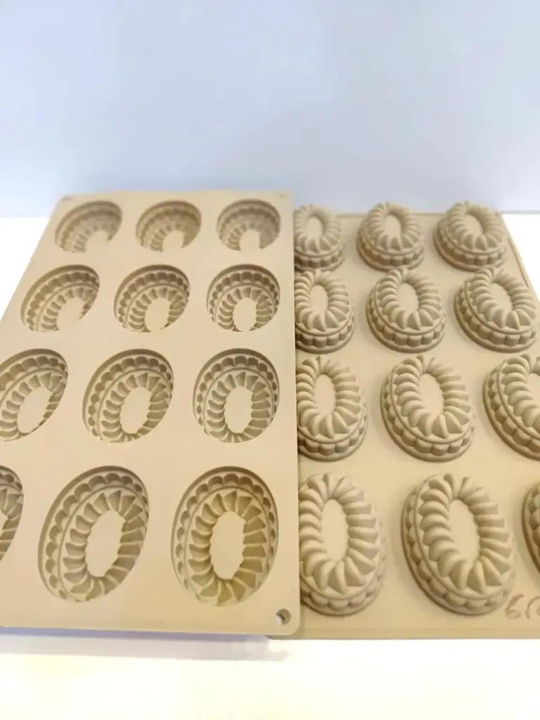 MOULE SILICONE OVAL BEIGE 12PCS