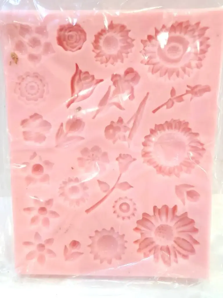 MOULE SILICONE PATE A SUCRE 13 FLEURS