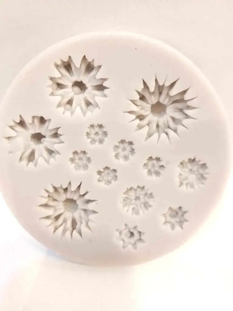 MOULE SILICONE PATE A SUCRE 13 FLEURS ROND