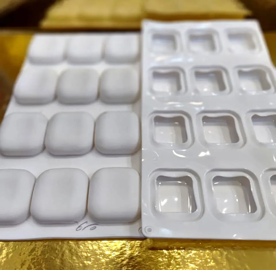 MOULE SILICONE OREO CAREE GM